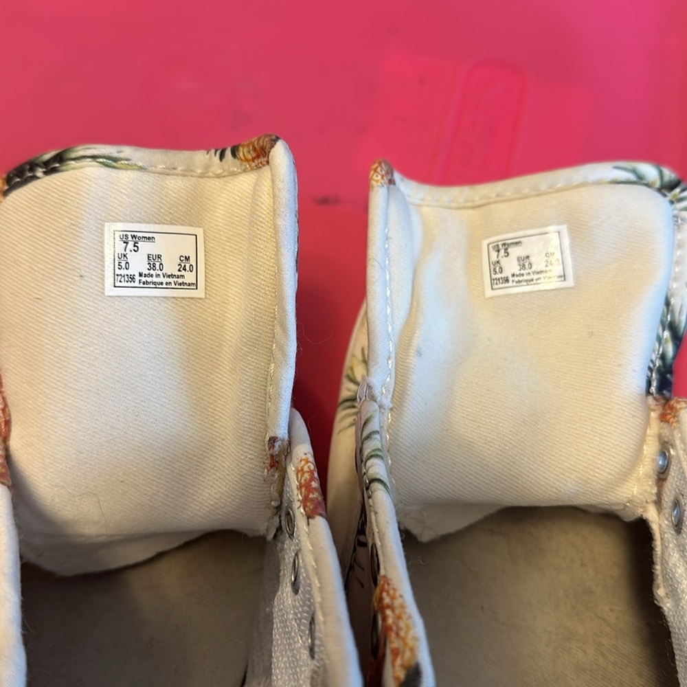 Vans - Picture 5 of 6